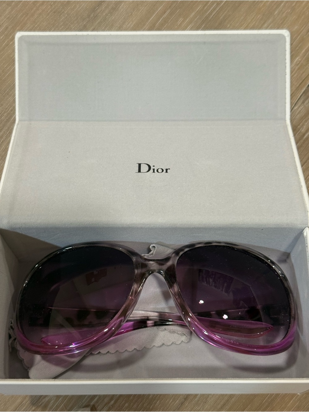 Vintage Dior Oversized Purple Gradient Sunglasses with Tortoiseshell Accents - Picture 4 of 5
